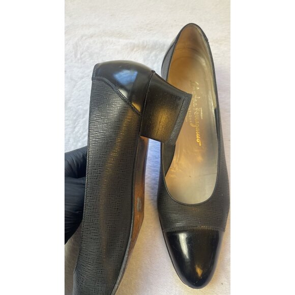 Pair of Salvatore Ferragamo Women's Pump Heels Black Patent Leather Size 10 4A - Picture 11 of 16